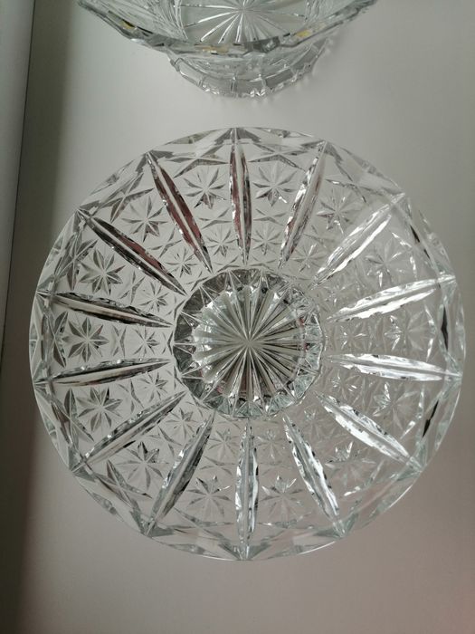 Вазы хрустальные большие.
