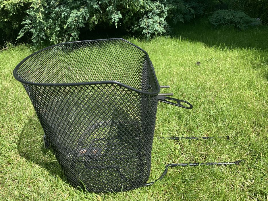 Koszyk rowerowy czarny przód