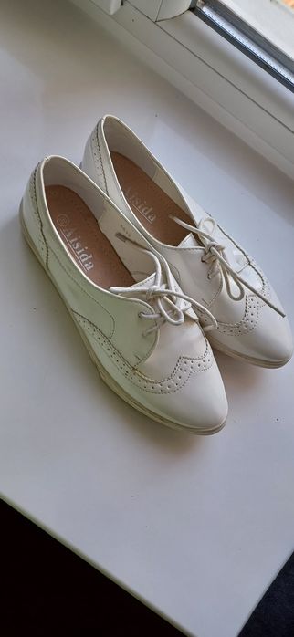 Броги Aisida белые