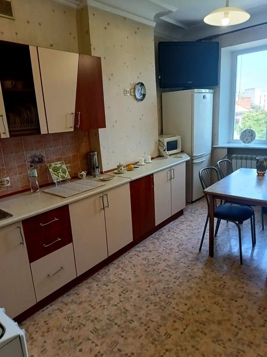 Продам 2 кімнатну квартиру 65 метрів сталінка Нагірний / Центр / Яворницького/ Вернадського/ Шевченка парк