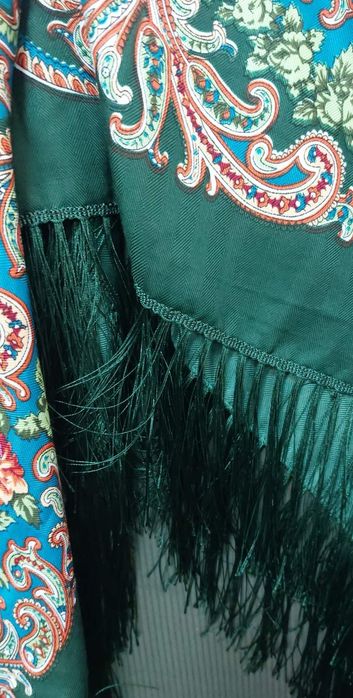 Українська хустка зелена з китицями