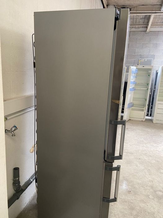 Vendo frigorífico semi novo da marca  Ariston Hotpoint