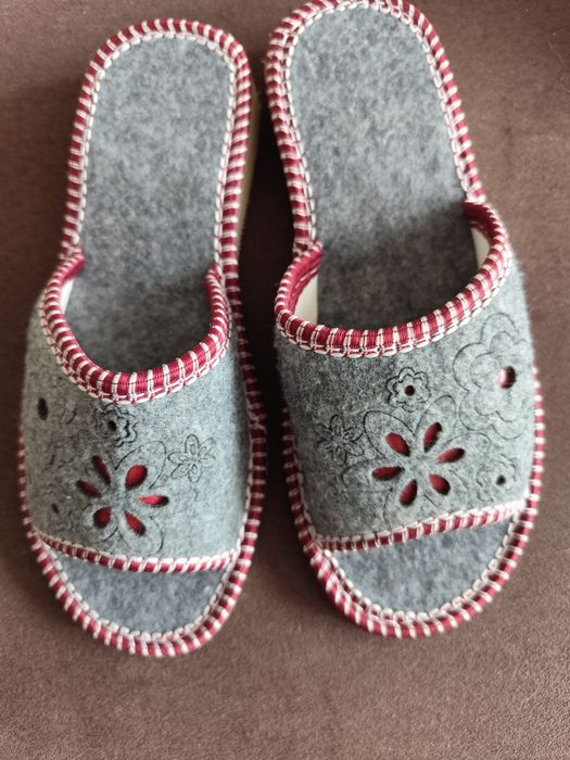 Nowe damskie pantofle 40 filcowe kapcie góralskie szare filc 41