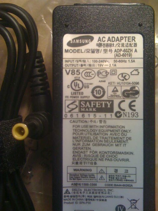 Качественный блок питания Samsung 19V 2.1A 40w (5.5x3.0)