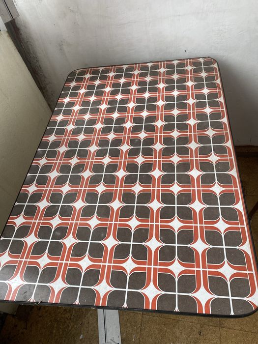 Mesa em bom estado para campismo1,20cm- 90 cm