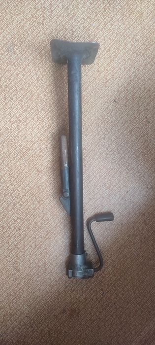 Домкрат винтовой Волга СССР.