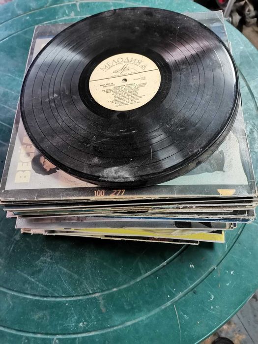 Продам большую коллекцию виниловых пластинок