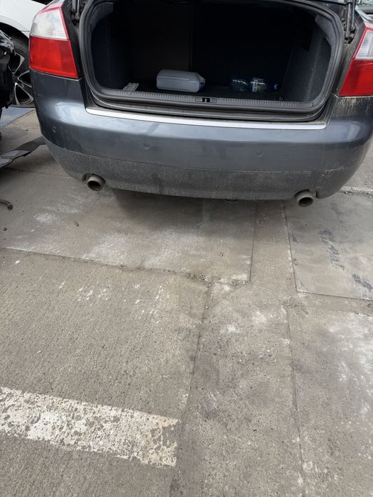 Zderzak tył Audi A4 B6 LX7Z dyfuzor 2 rury dokładka sedan zderzak tylny A4B6 czujniki