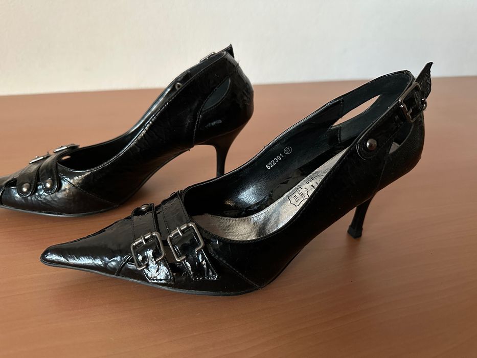 Sapatos Pretos Verniz Nº 37