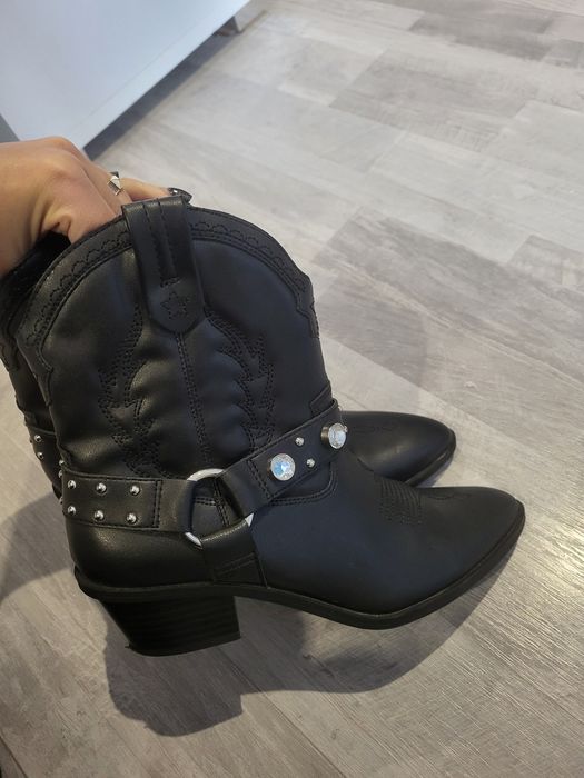 Чобітки козаки bershka