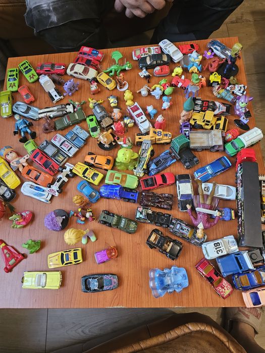 Zabawki kinder, hot wheels