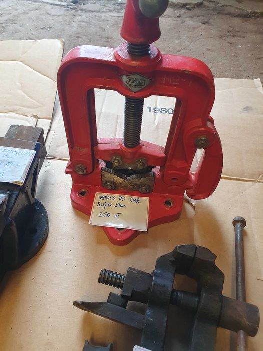 Imadła małe i duże jonnesway oraz inne uchwyt do zamocowania na busie