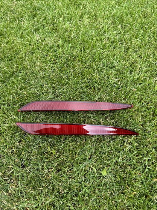 Відбивач (катафот) заднього бампера Tesla M3/МУ - 1077407-00-F,