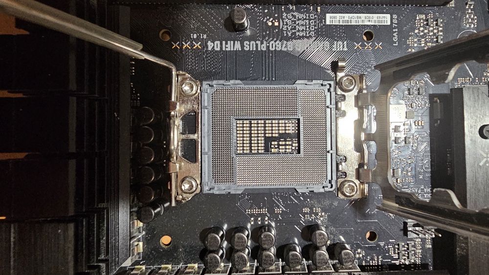 Motherboard ASUS TUF Gaming B760-Plus WiFi D4 + Opção de CPU (i5-13600KF ou i5-14600KF)
