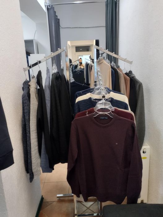 Meble, wyposażenie sklepu, regały, lady, wieszaki