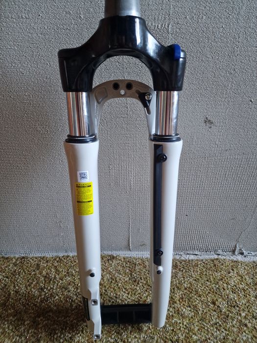 Nowy amortyzator SR Suntour NEX E25 HLO DS 700C tapered, skok 50 mm