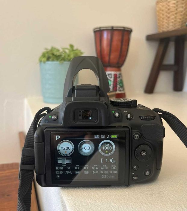 Nikon D5200 + objetiva 18–55 mm VR | aprox. 7.500 disparos | 2 baterias