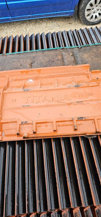 Dachówka ceramiczna Creaton titania czarny połysk