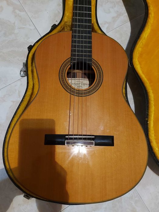 Guitarra Clássica + mala transporte