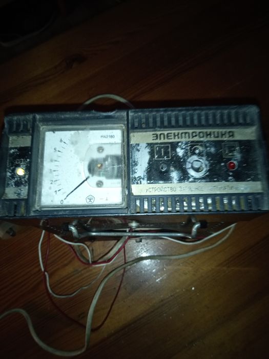 Prostownik rosyjski Elektronika 6V/12V 6,3 A automatyczny