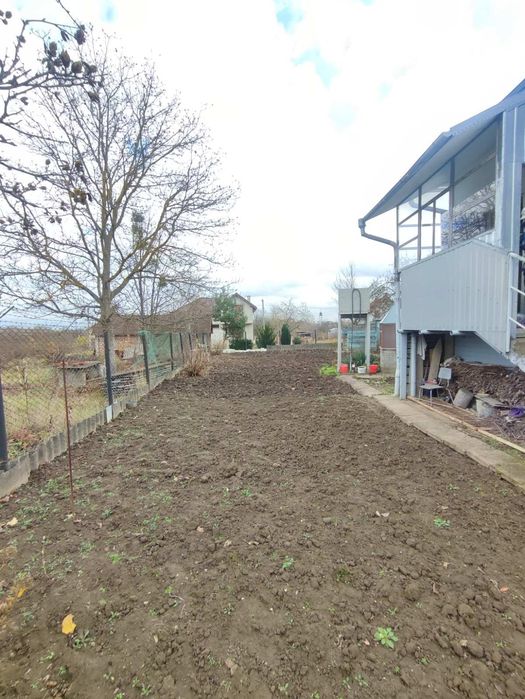 Продається добротна дача на околиці міста (ліс, джерело, чисте повітря