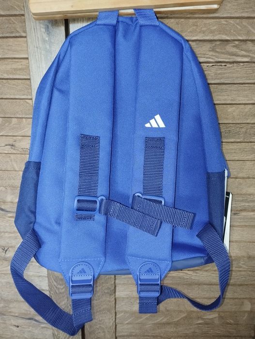 Nowy mały plecak Adidas
