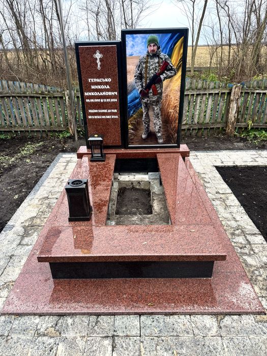 Памʼятники полеглим Героям. (Будь якої складності)