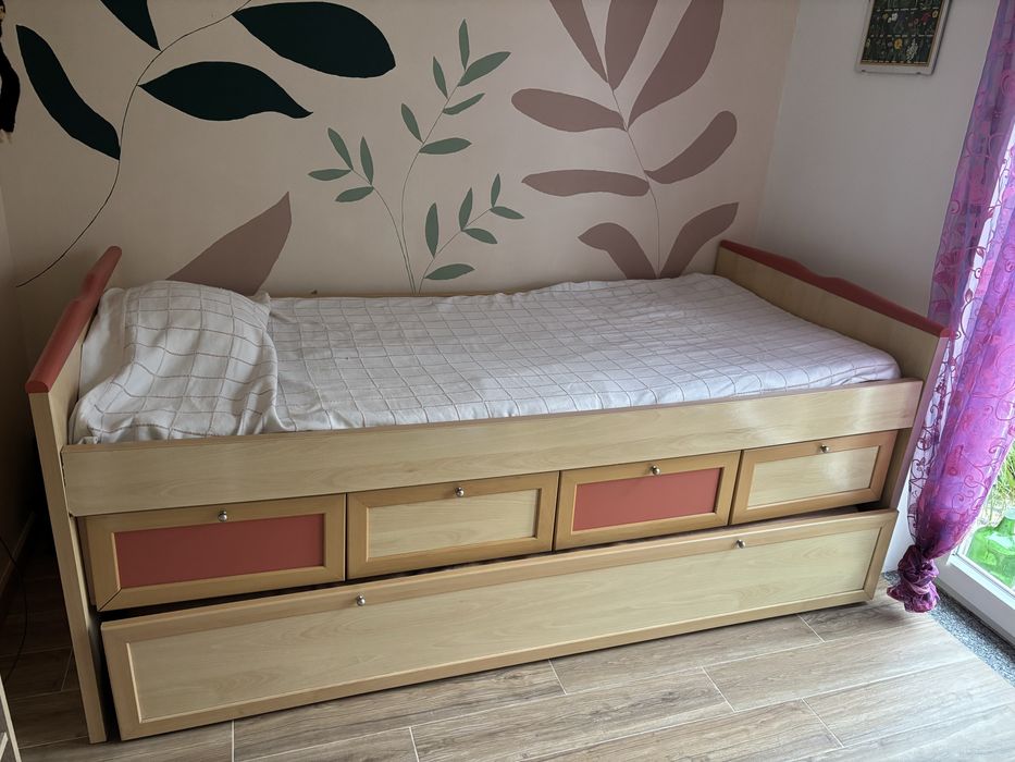 Cama dupla com muita arrumaçao