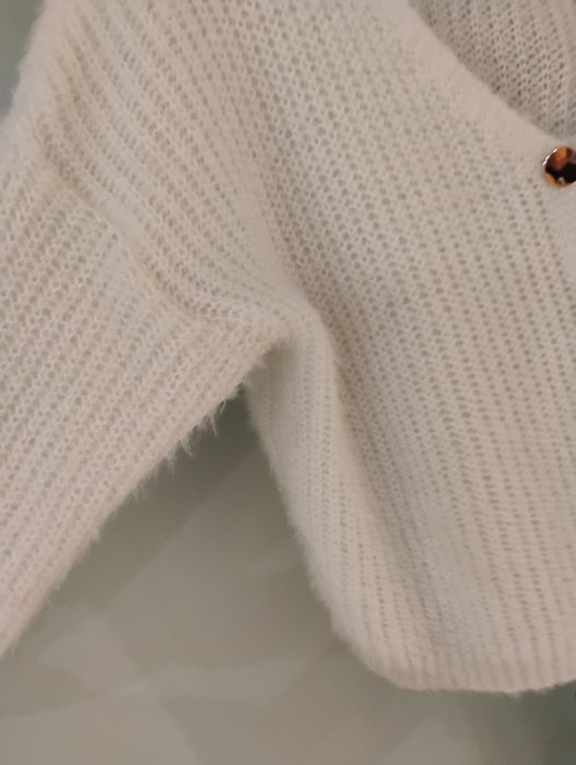 Biały kardigan S. M.