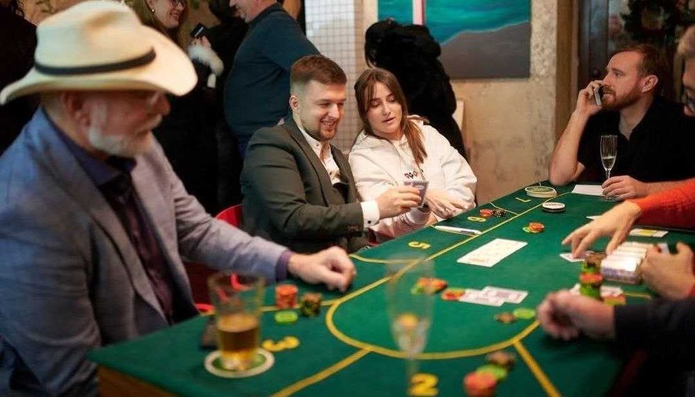 Покер проведення гри на івентах, дилер, круп'є, навчання