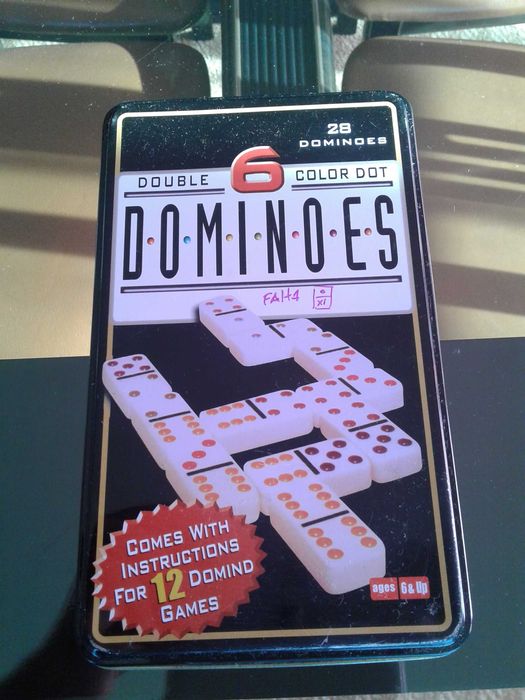 Vendo dominós incompletos à peça.