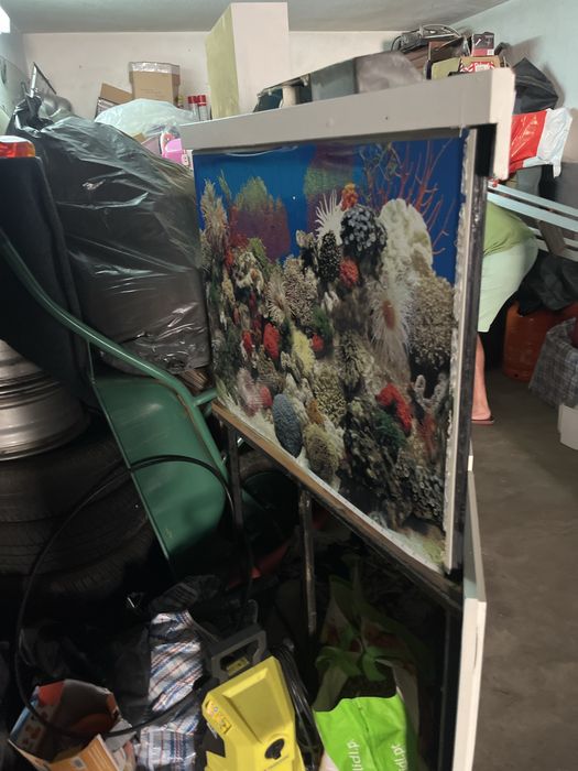 Aquario 300L em formato triangular 300€ negociaveis