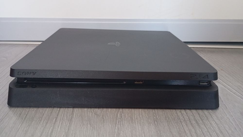 Продам пс4 slim в хорошому стані