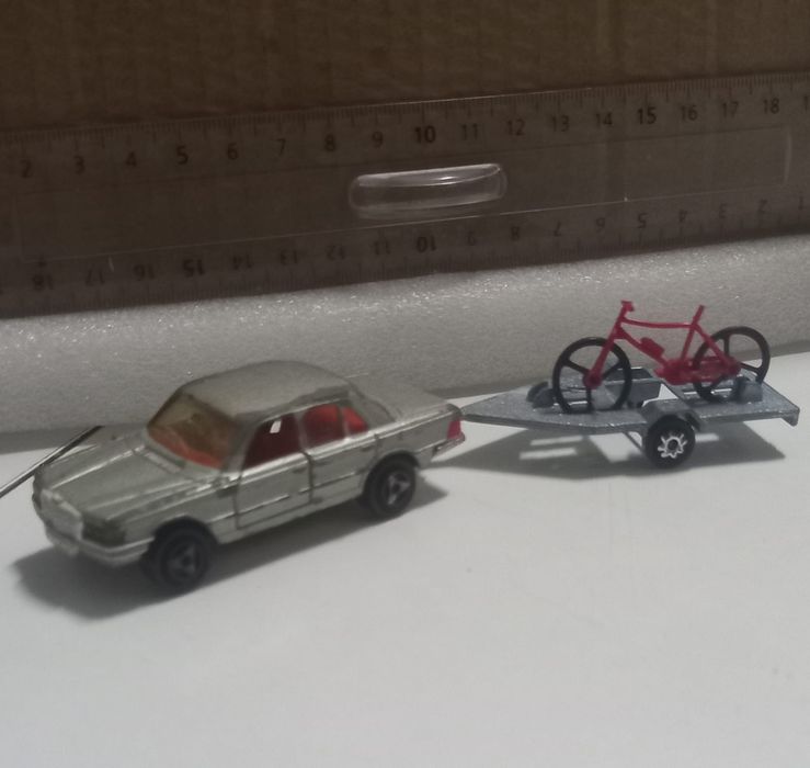 Mercedes 450 se + atrelado com bicicleta majorette