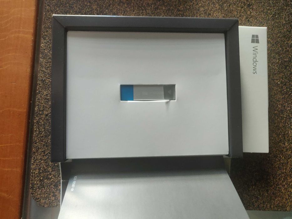 Windows 10 Professional (32/64-bit ) BOX USB