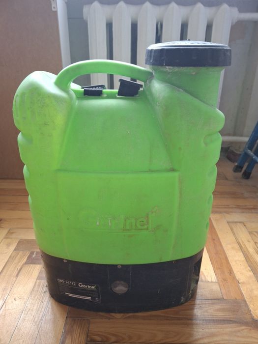 Продам опрыскиватель садовый