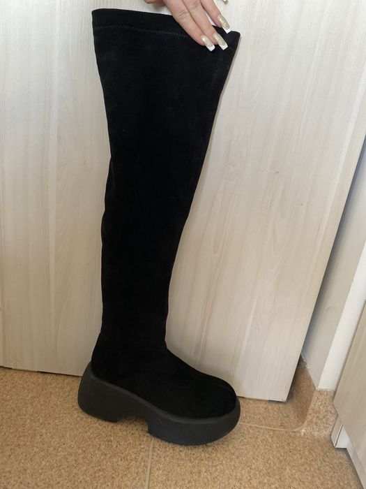 Czarne kozaki za kolano