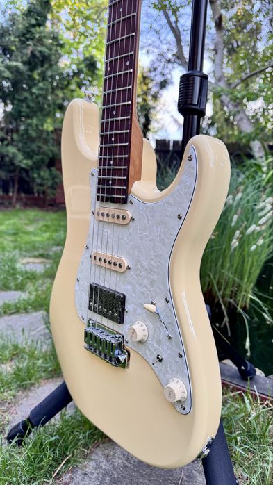Gitara Majesty Customs Stratocaster