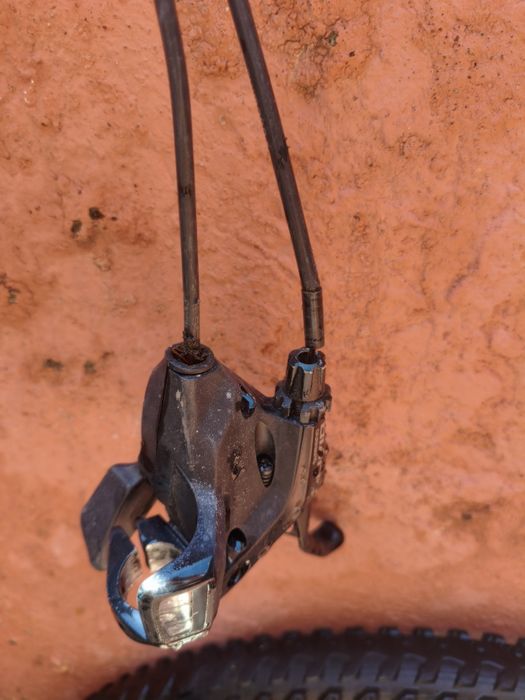 Vendo quadro BMW 26 com freio Shimano 45€-vendo guiador azul para bicicleta 29-20€ vendo guiador preto original da bmw 30€ estou a vender isso urgente