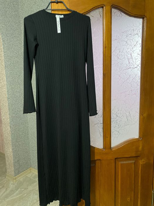 Жіноча сукня в широкий рубчик