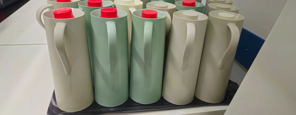 Termo/garrafa térmica, verde claro/bege/branco de 1 litro