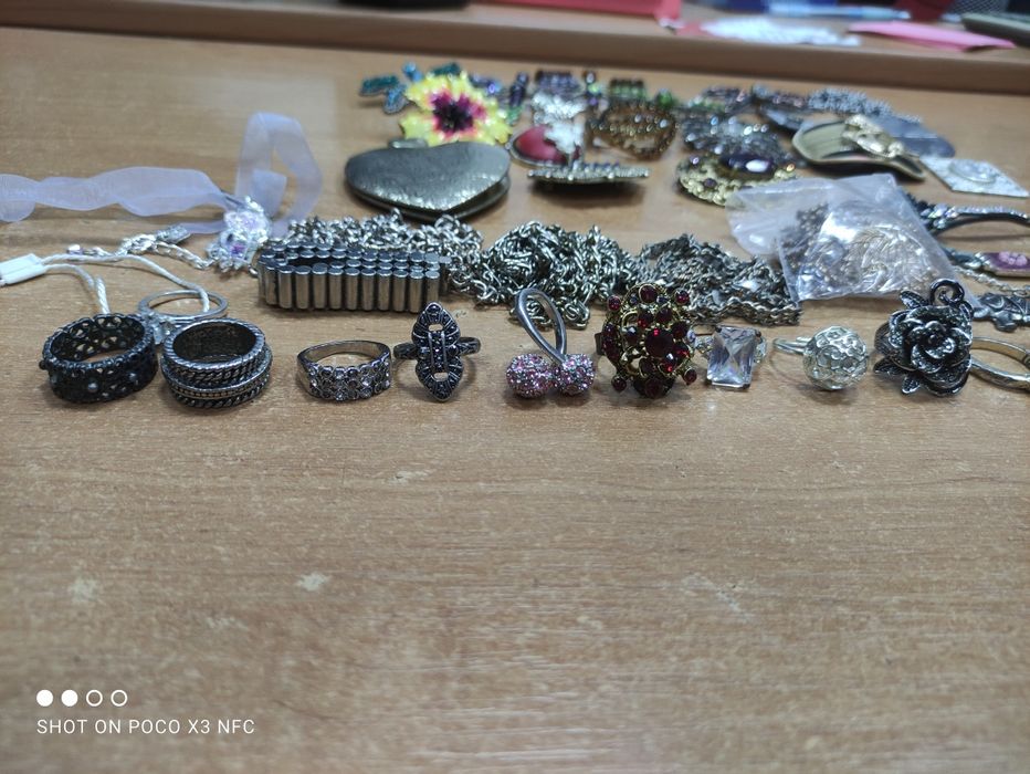 Біжутерія з Англії одним лотом