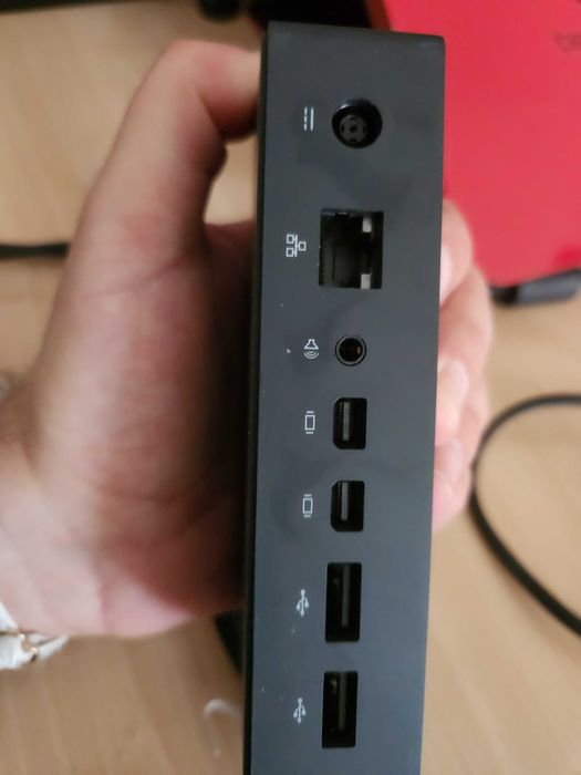 Microsoft Surface Dock441080416253388800