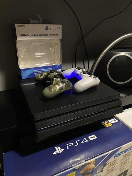 Sony Playstation 4 pro 1tb 4k PS4 pro dualshock 4
