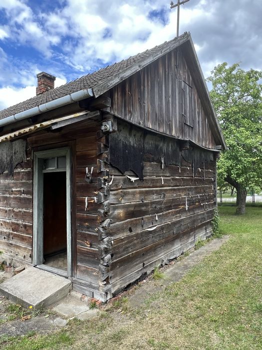 Dom z drewnianych bali do rozbiórki