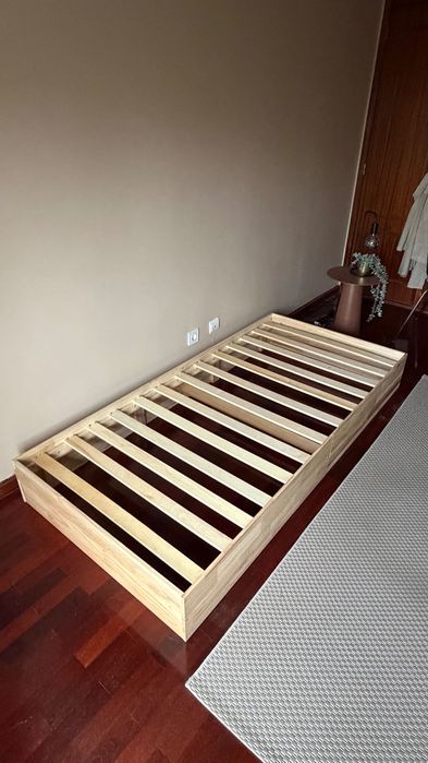 Vendo Cama Solteiro c/ colchão