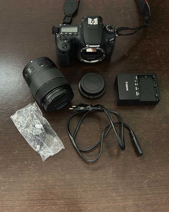 Máquina Fotográfica Reflex CANON EOS 90D + EF-S 18-135mm f/3.5-5.6