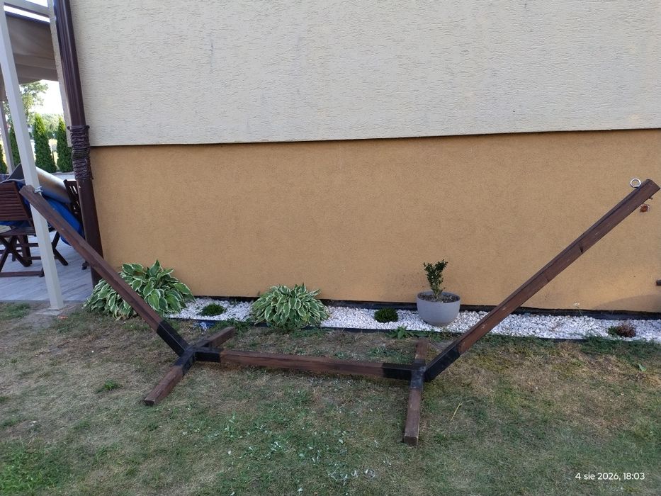 Zarezerwowany.Hamak Stelaż drewniany z metalowymi elementami na hamak