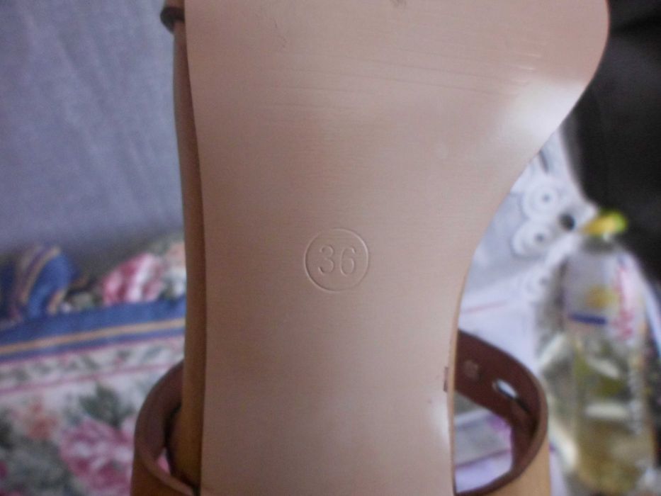 sandálias de senhora novas cor amarelo torrado