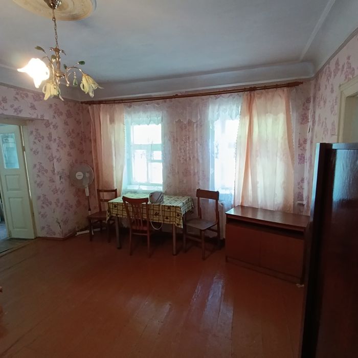 Продаю пів будинку Космонавтів, окремий двір,